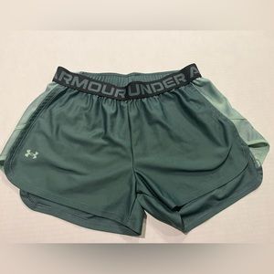 Under Armour, Women’s shorts, Loose/ Coupe Lache. Size Small, Color Green